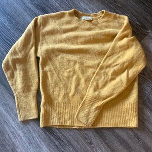HM yellow sweater